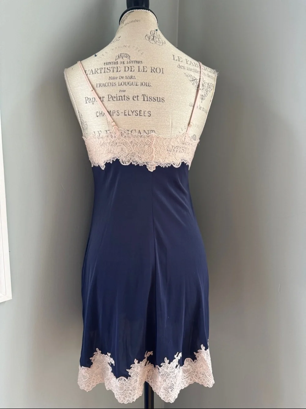 Natori‎ Enchanted blue satiny lace trimmed chemise EUC size small